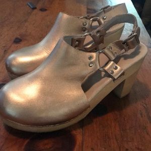 Super cool rose gold clogs, 8.5